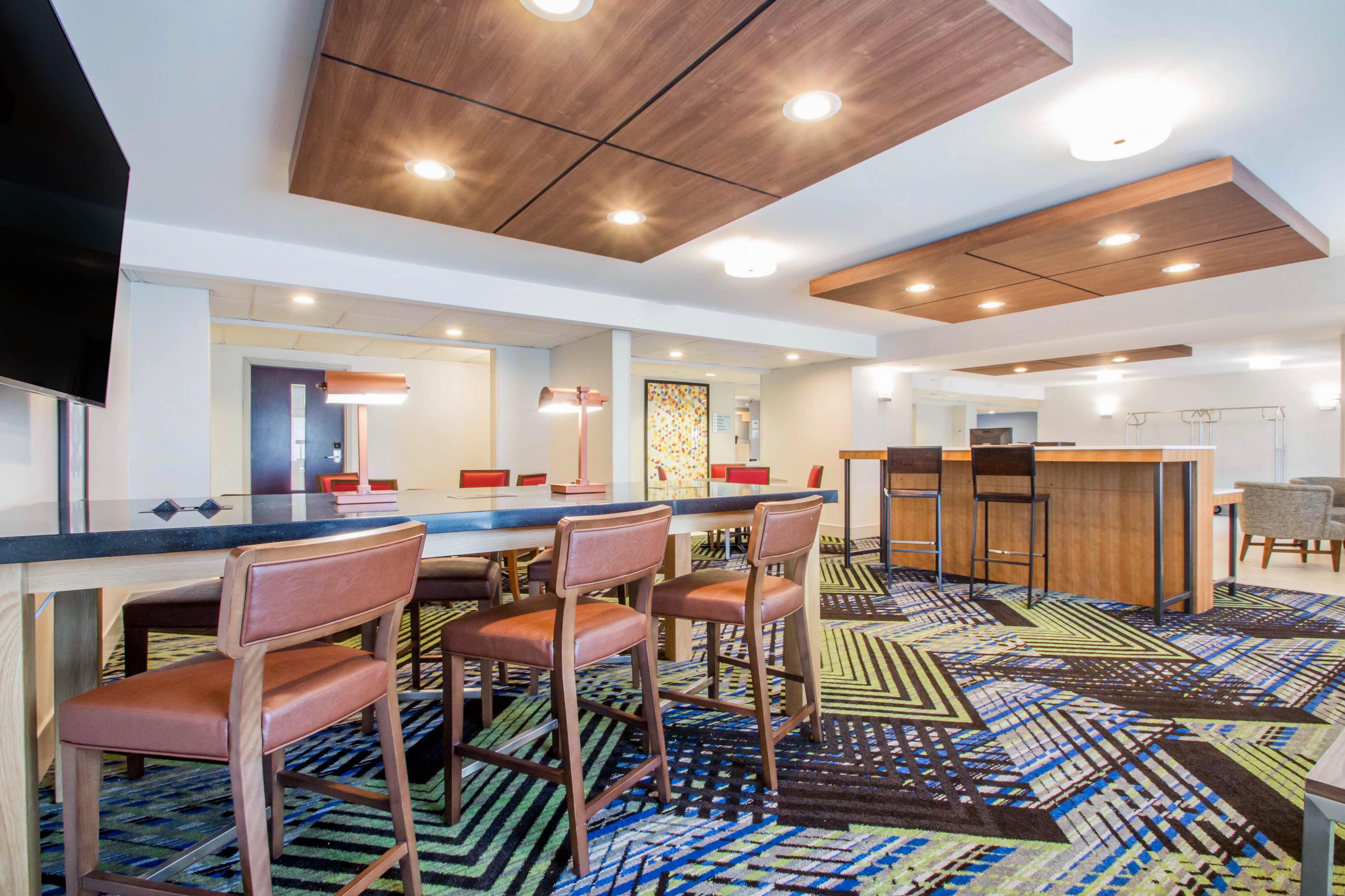 Holiday Inn Express & Suites - Albany Airport - Wolf Road By Ihg Exterior foto
