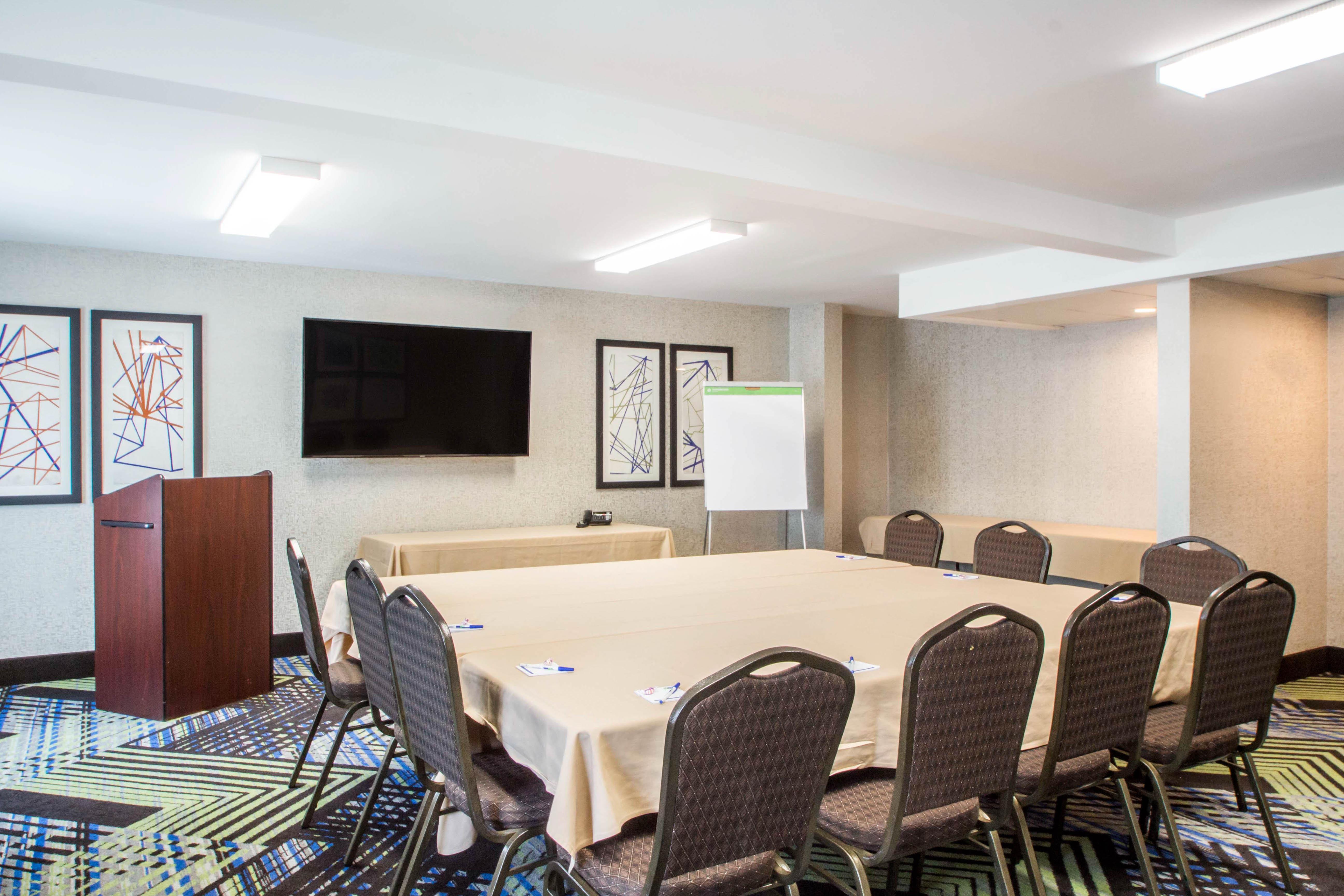 Holiday Inn Express & Suites - Albany Airport - Wolf Road By Ihg Exterior foto