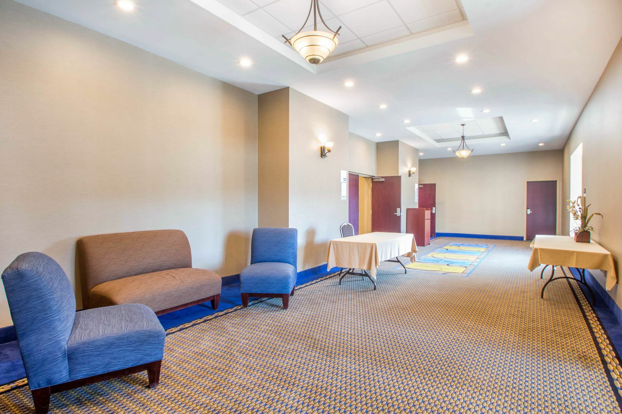 Holiday Inn Express & Suites - Albany Airport - Wolf Road By Ihg Exterior foto